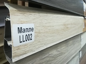Плинтус пластиковый DecorPlast LL002 Мапле